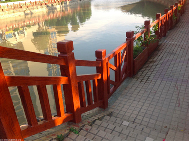 仿木欄桿相比于其他材質(zhì)欄桿有何優(yōu)勢(shì)